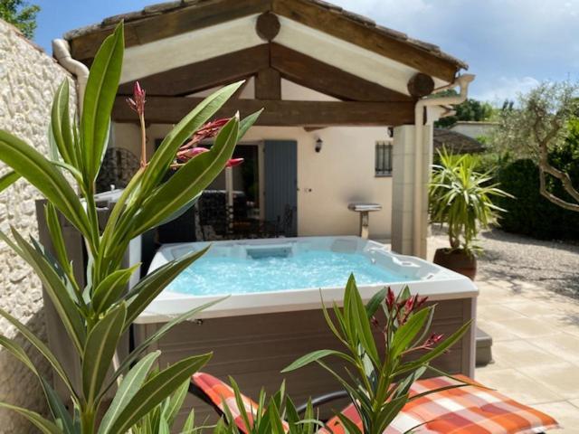 Mas Beau Soleil & Spa Cottages De Charme Avec Jacuzzi&Jardin Prives Saint-Rémy-de-Provence 外观 照片