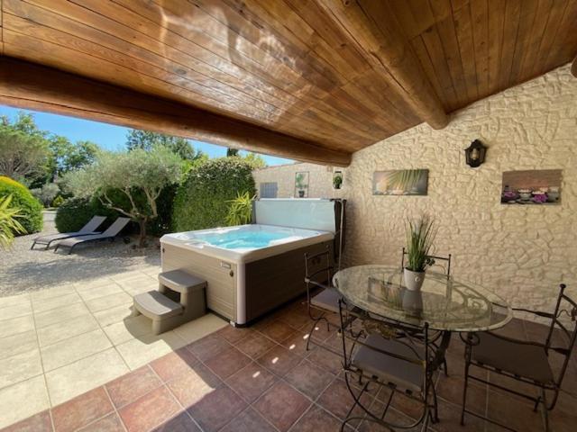 Mas Beau Soleil & Spa Cottages De Charme Avec Jacuzzi&Jardin Prives Saint-Rémy-de-Provence 外观 照片